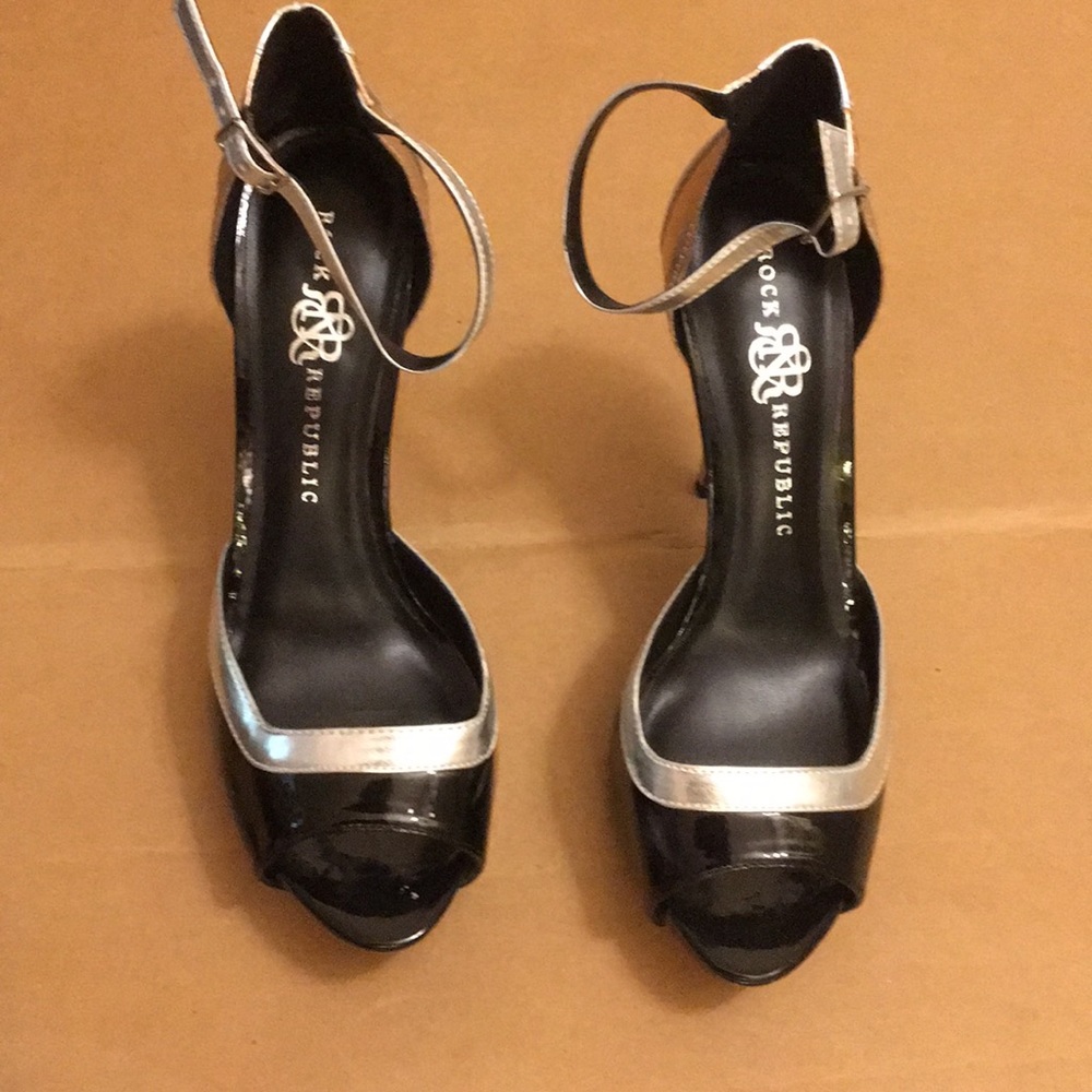 Rock & Republic Metallic/Black Heels